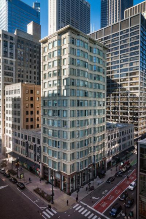  Staypineapple, An Iconic Hotel, The Loop  Чикаго